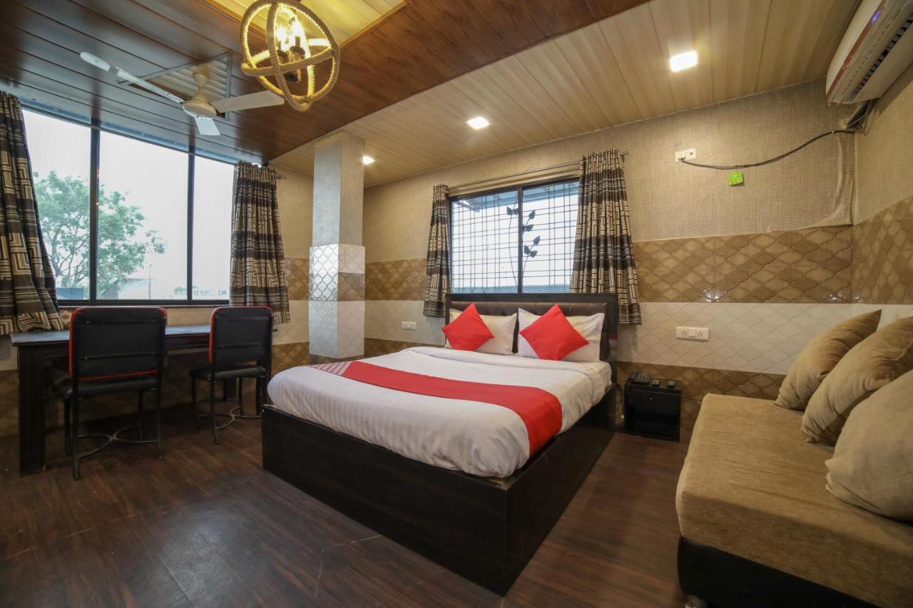 Oyo Flagship Hotel Chandani Rāipur Exteriér fotografie